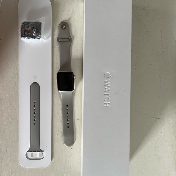 Apple Watch series 2 gold - Picture 1 of 6
